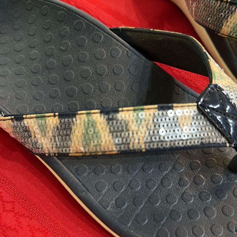 Vionic Pattern Sequin Flip Flops Size 8 - image 6